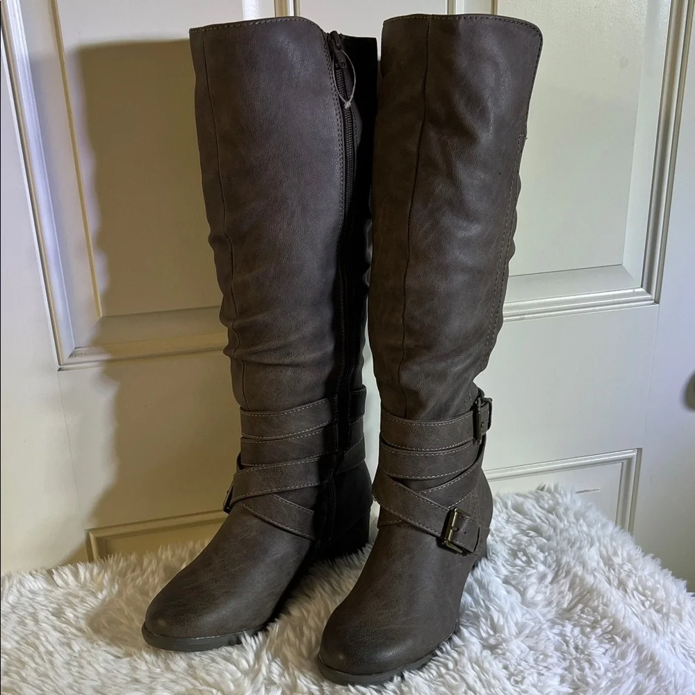 Elegant Over the Knee Brown Boots - Picture 3 of 16